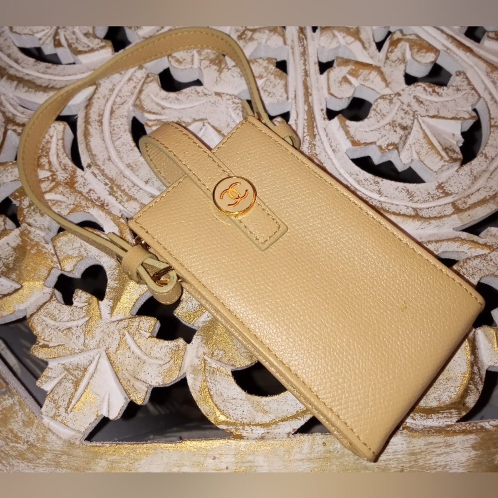 CHANEL Beige Leather Bag